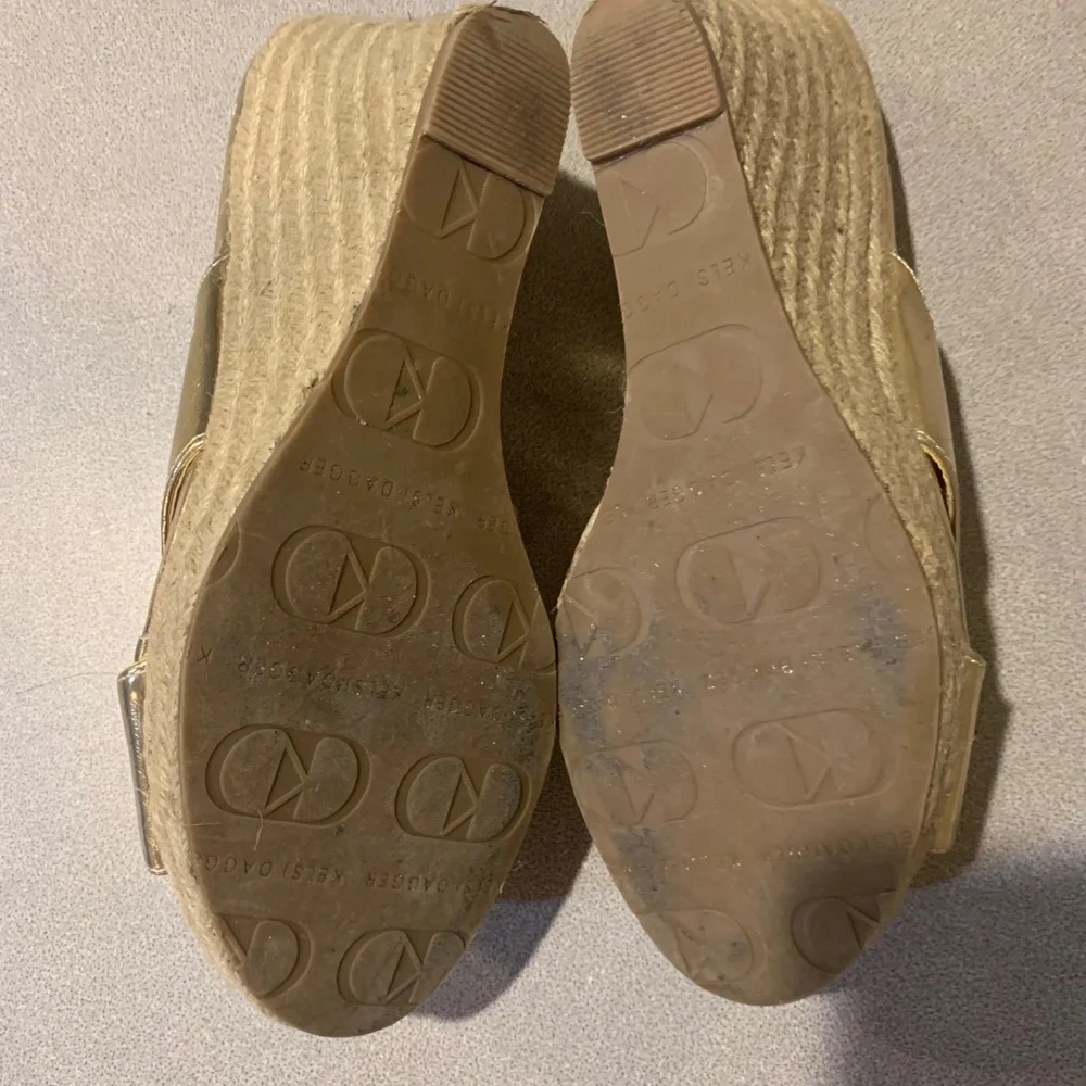 Kelsi Dagger Gold Wedge Platform Slide Sandals sz 8.5